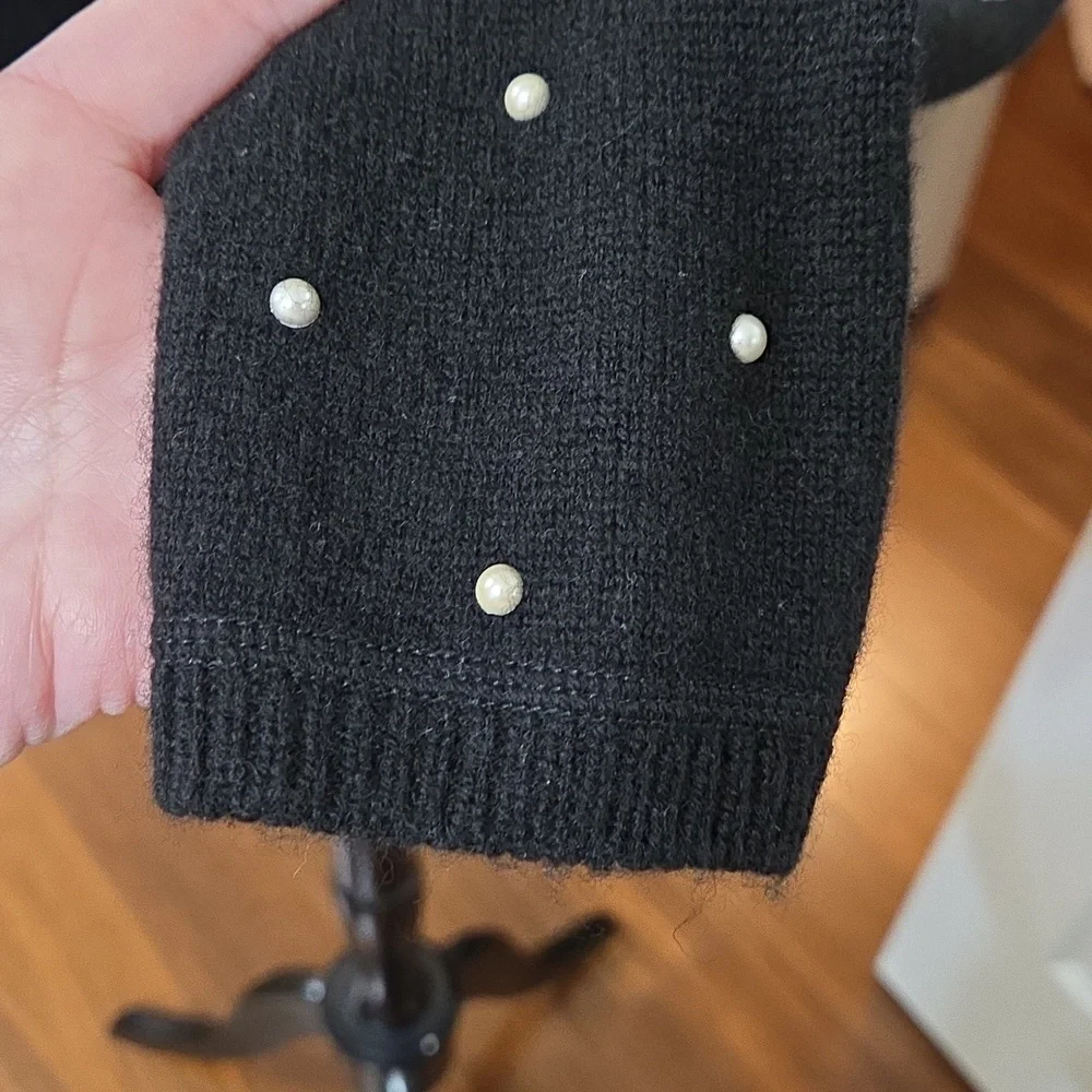 INCASHMERE SOFT BLACK SWEATER WITH FAUX PEARL EMBELLISHMENTS SMALL